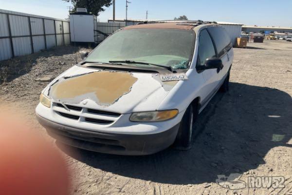 Row52 1997 Dodge Grand Caravan at PICK n PULL Fresno