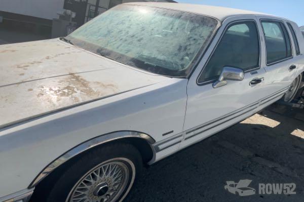 Row52 1992 Lincoln Town Car at PICK n PULL Fresno 1LNLM81W3NY682511