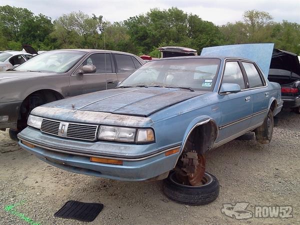 Row52 1988 Oldsmobile Cutlass Ciera at PICK n PULL Dallas South 2G3AM5130J9431184